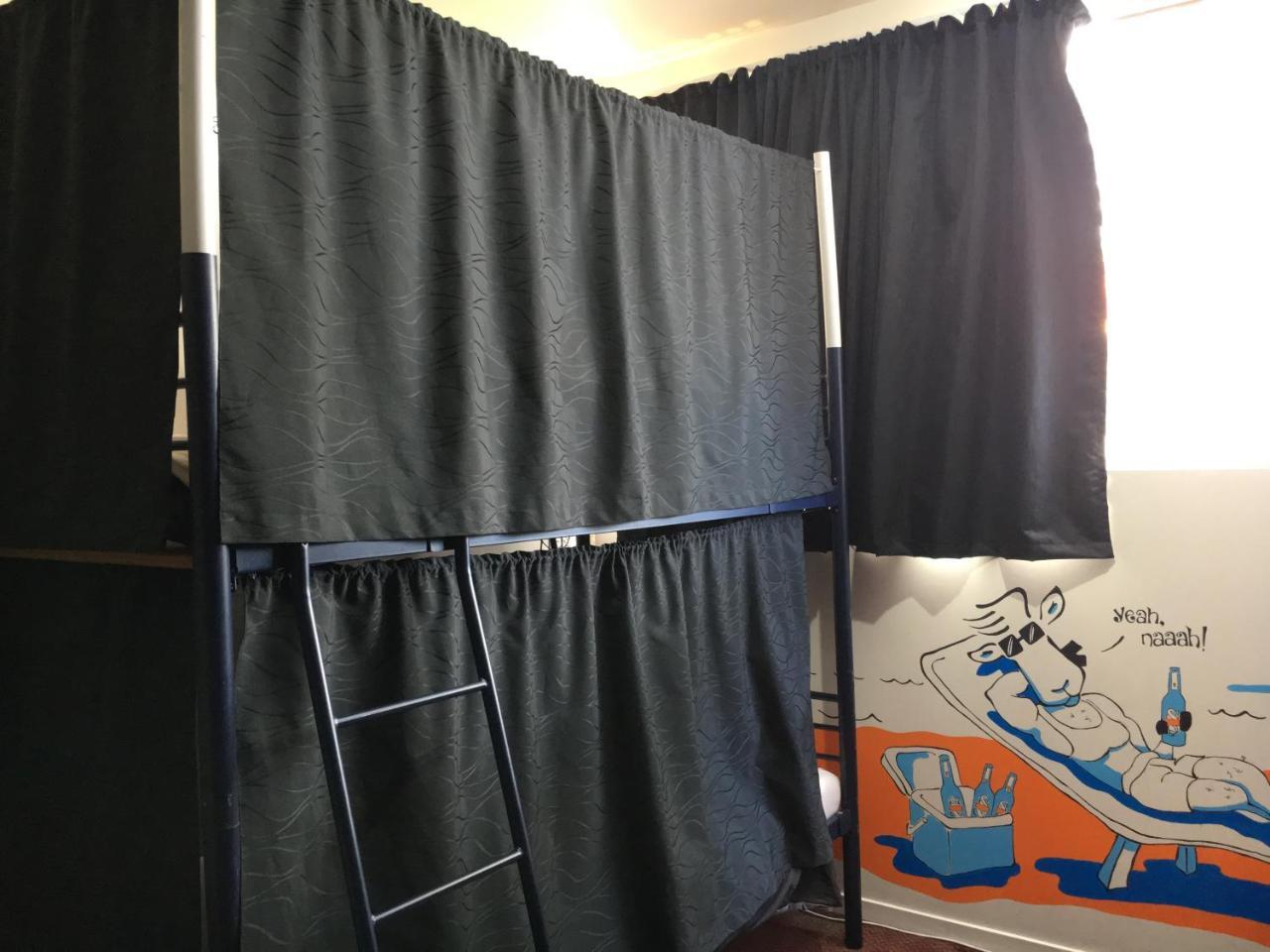 Bouncing Lamb Backpackers Hostel Nelson Exterior photo
