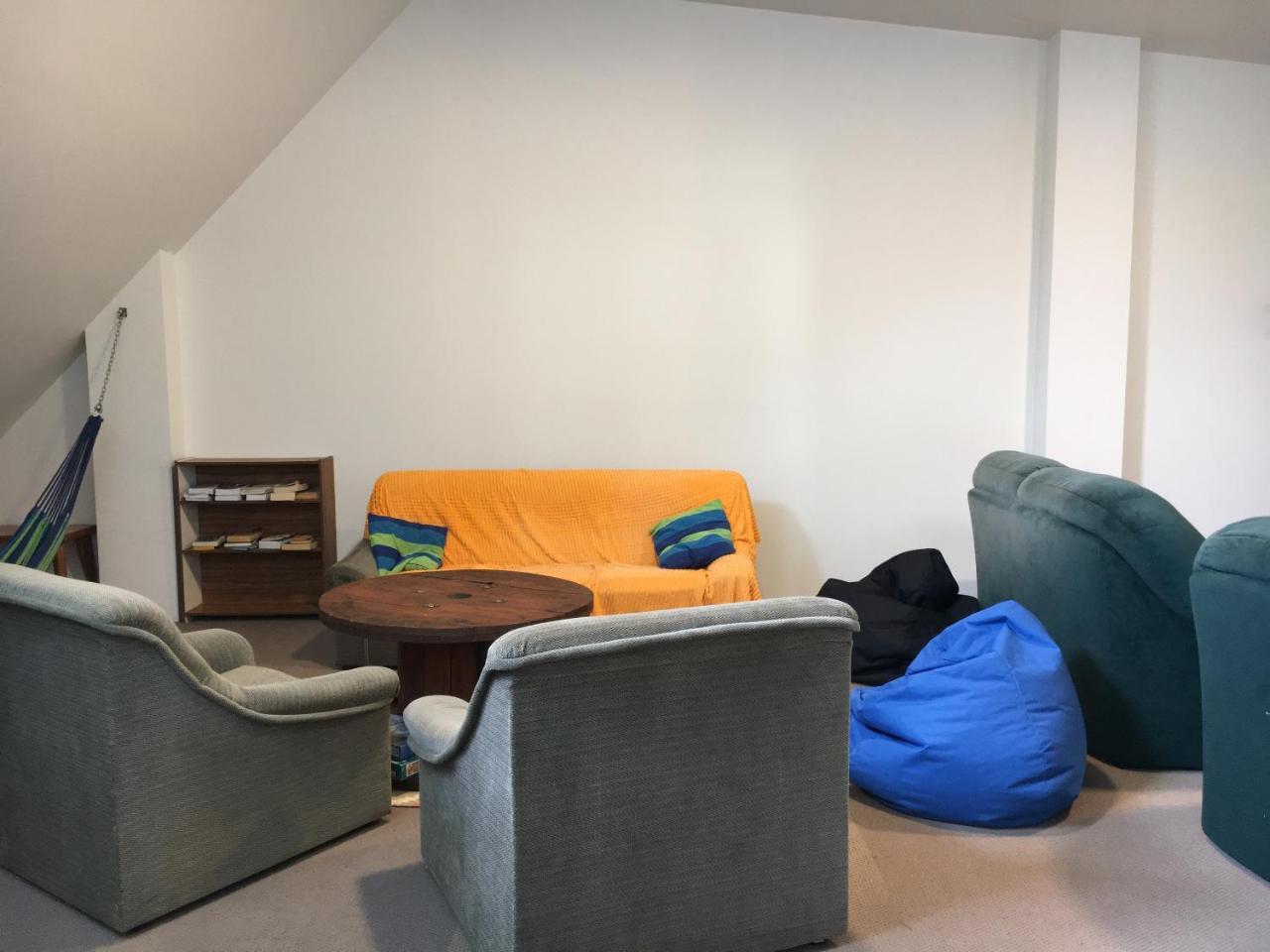 Bouncing Lamb Backpackers Hostel Nelson Exterior photo