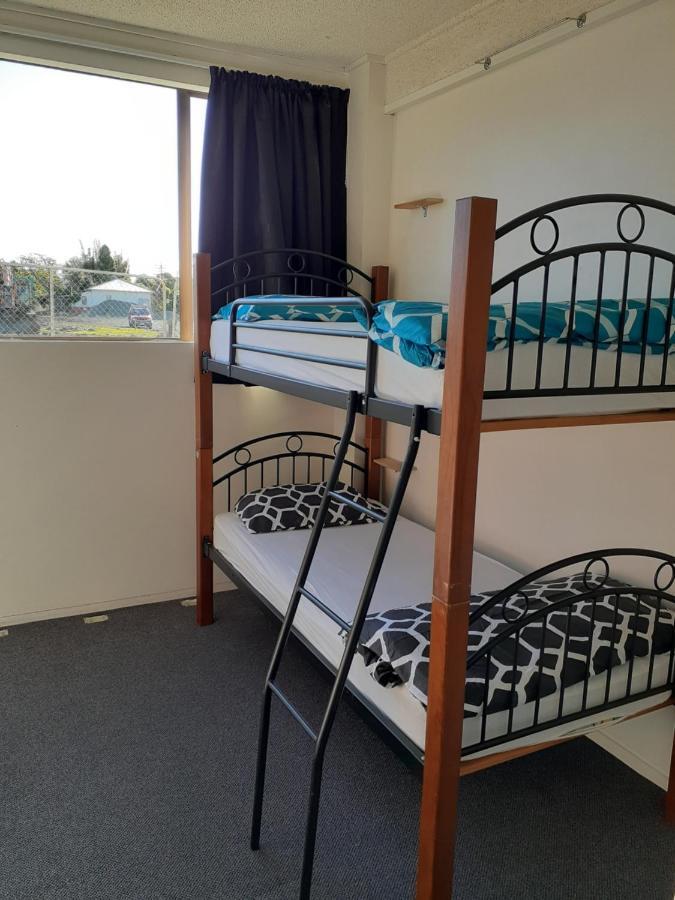 Bouncing Lamb Backpackers Hostel Nelson Exterior photo