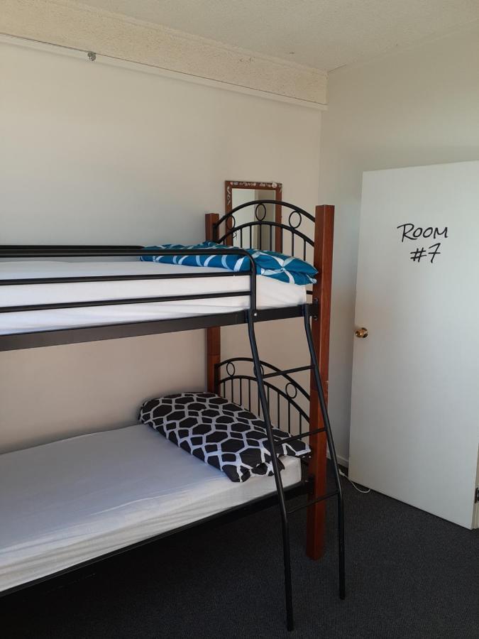 Bouncing Lamb Backpackers Hostel Nelson Exterior photo