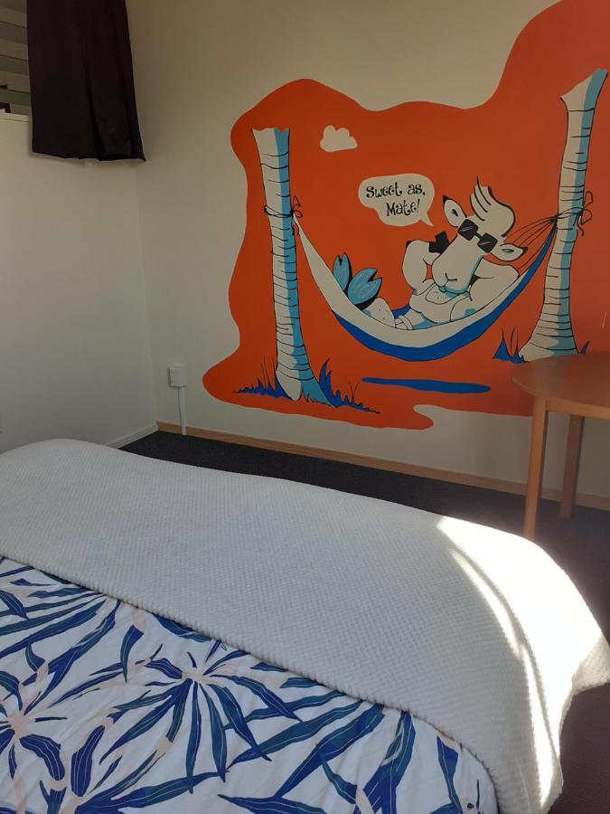 Bouncing Lamb Backpackers Hostel Nelson Exterior photo